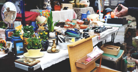 photo d'un stand de brocante