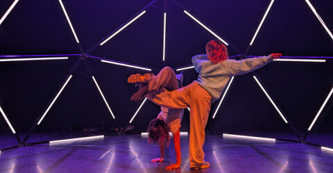 Les deux danseuses du spectacle "Dôme of li(f)e".